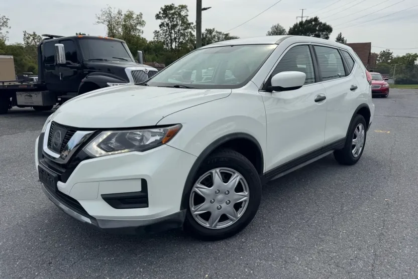 2017 Nissan Rogue S photo 1