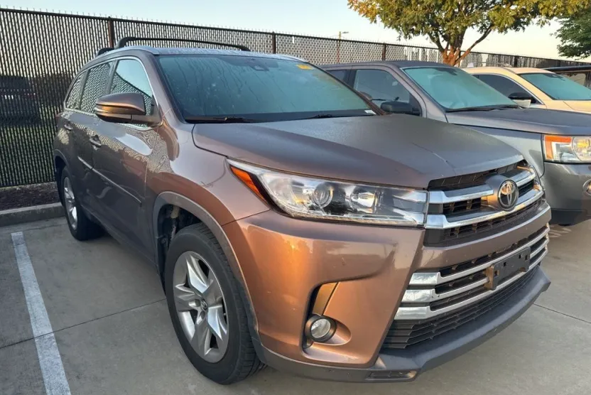 2017 Toyota Highlander Limited photo 1