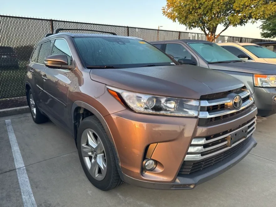 2017 Toyota Highlander Limited photo 1