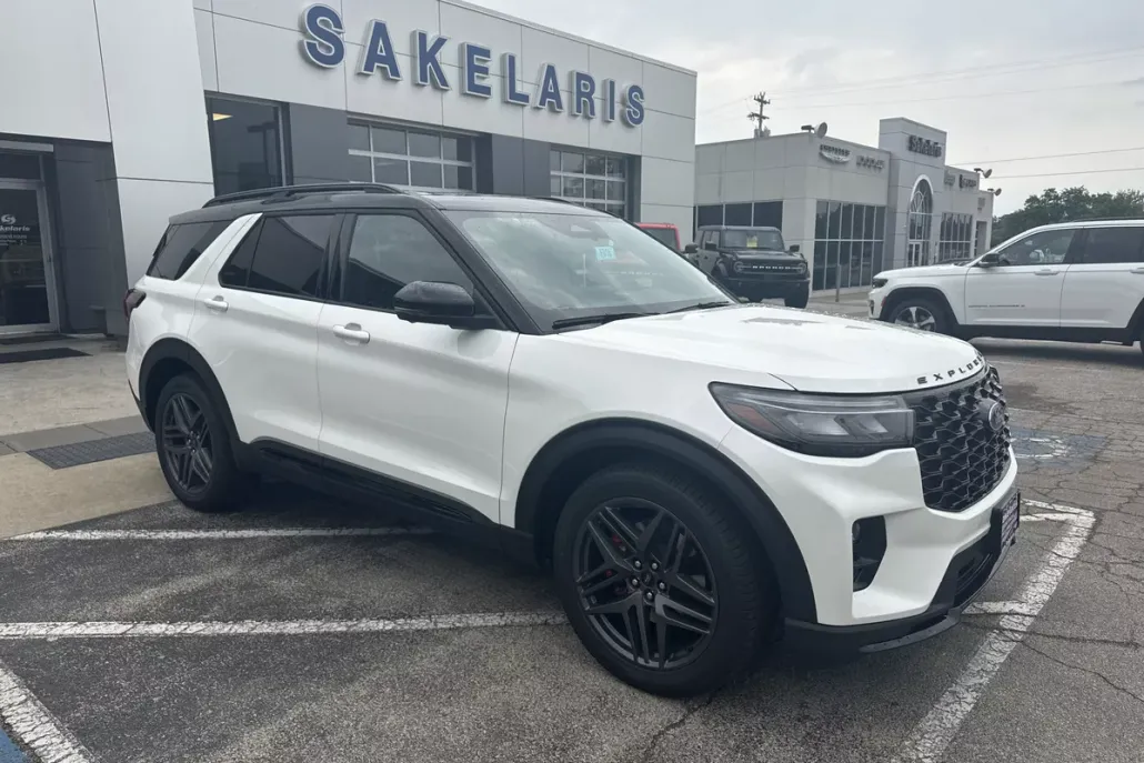 2025 Ford Explorer ST photo 1