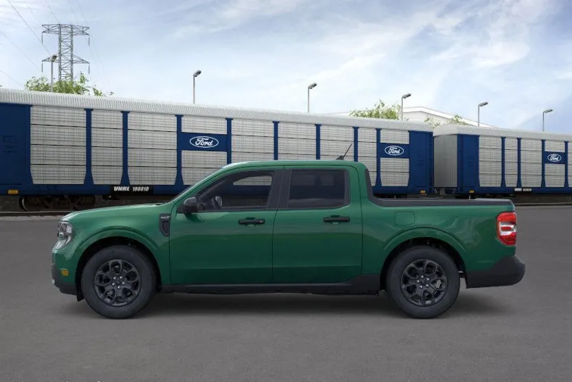 2025 Ford Maverick XLT photo 1