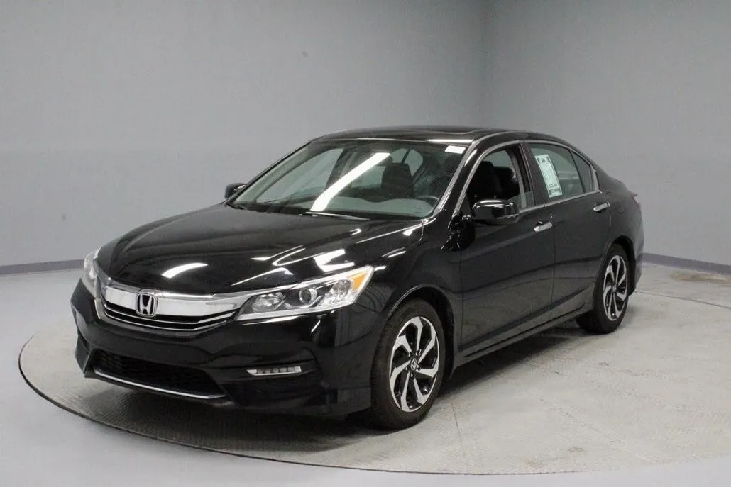 2017 Honda Accord EX photo 1