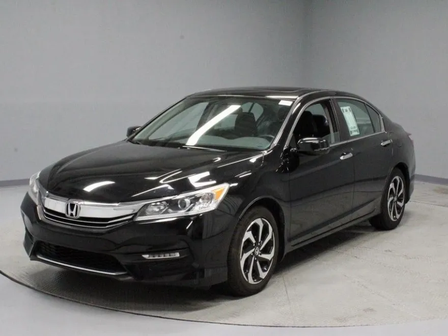 2017 Honda Accord EX photo 1
