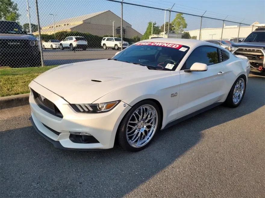 2017 Ford Mustang GT photo 1