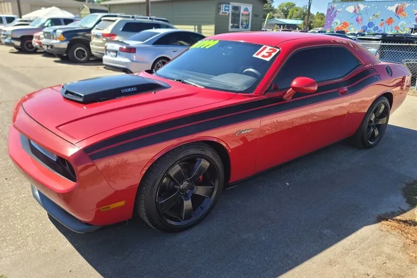 2013 Dodge Challenger R/T photo 1