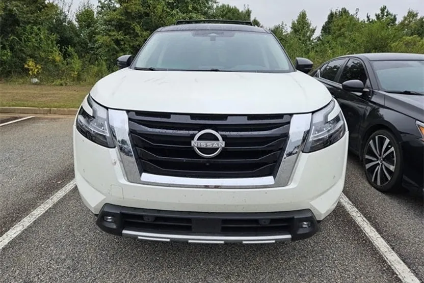 2022 Nissan Pathfinder SL photo 1