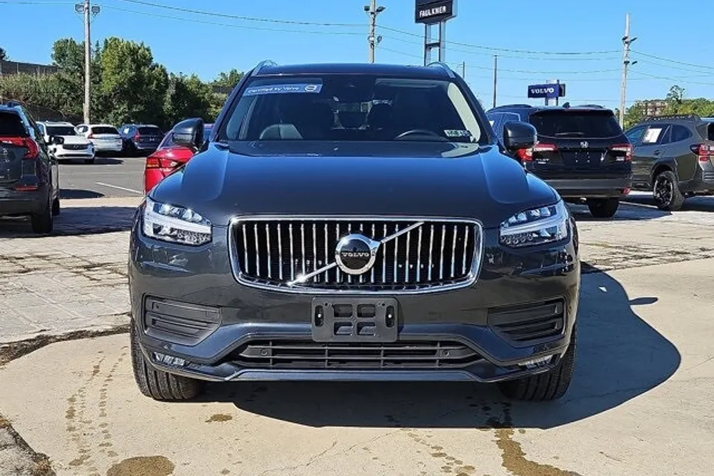 2021 Volvo XC90 T5 AWD Momentum photo 1