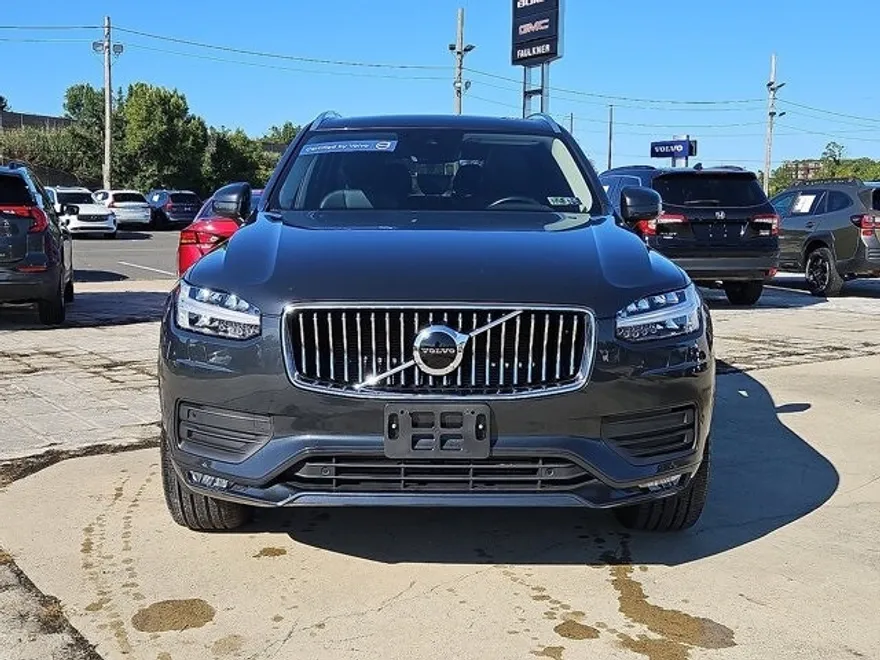 2021 Volvo XC90 T5 AWD Momentum photo 1