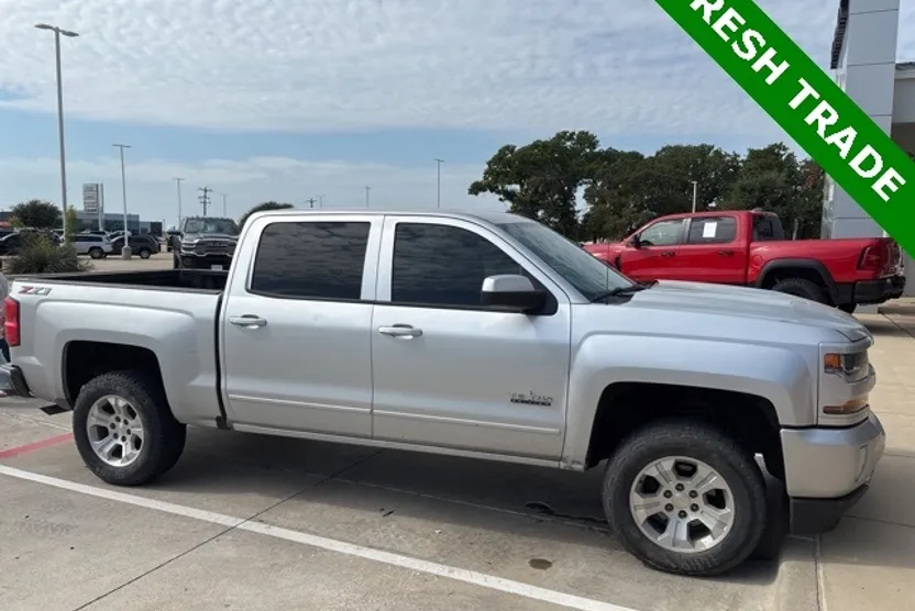 2018 Chevrolet Silverado 1500 LT photo 1