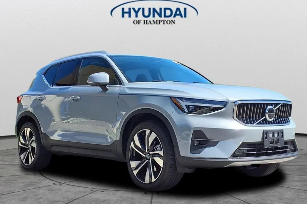 2024 Volvo XC40 Ultimate photo 1