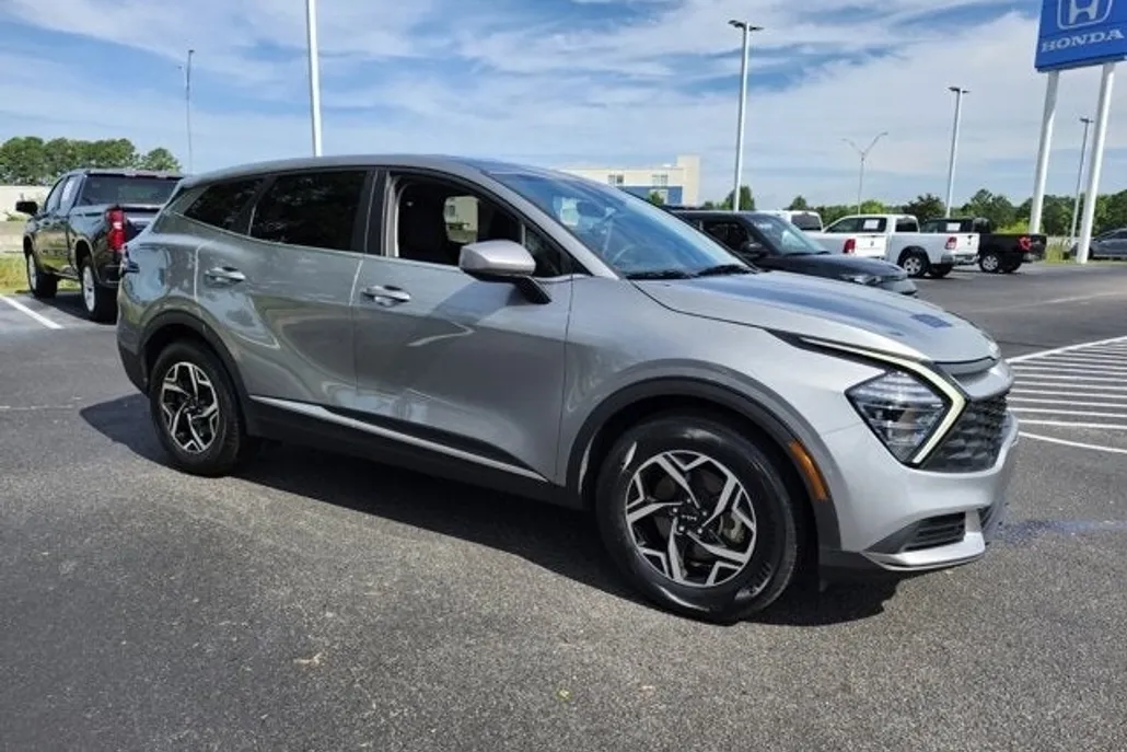 2024 Kia Sportage LX photo 1