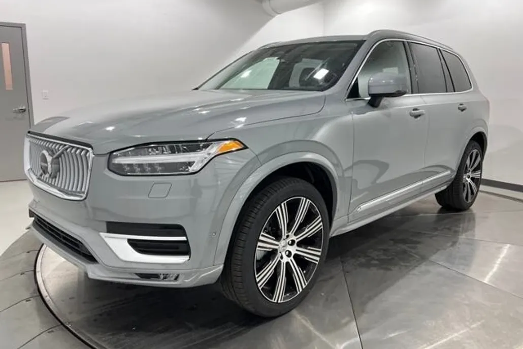 2025 Volvo XC90 Plus photo 1