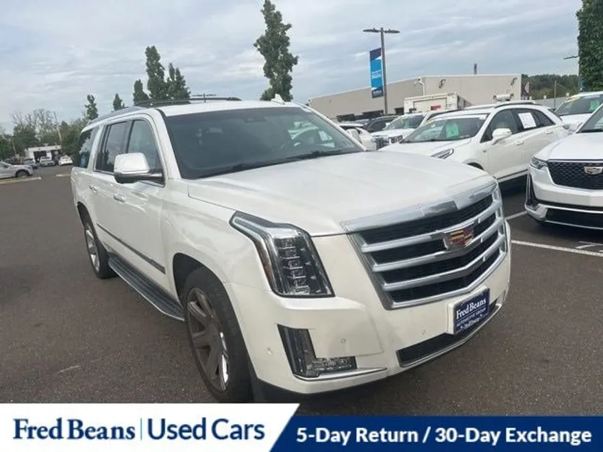 2018 Cadillac Escalade ESV Luxury photo 1