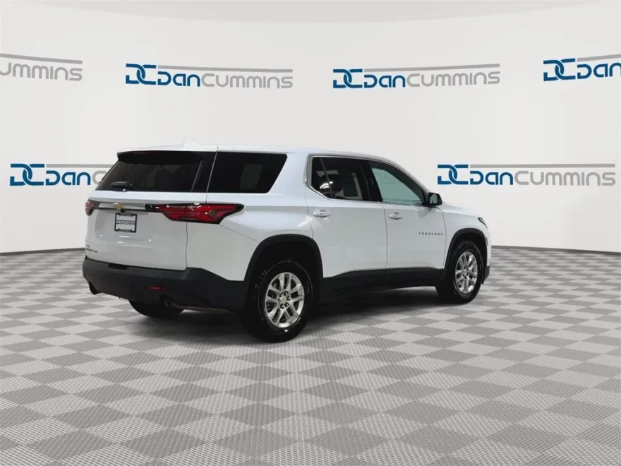 2023 Chevrolet Traverse LS photo 1