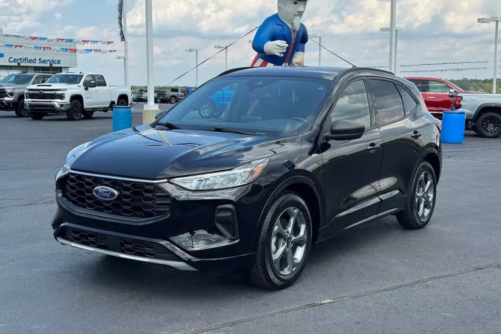 2023 Ford Escape ST-Line photo 1