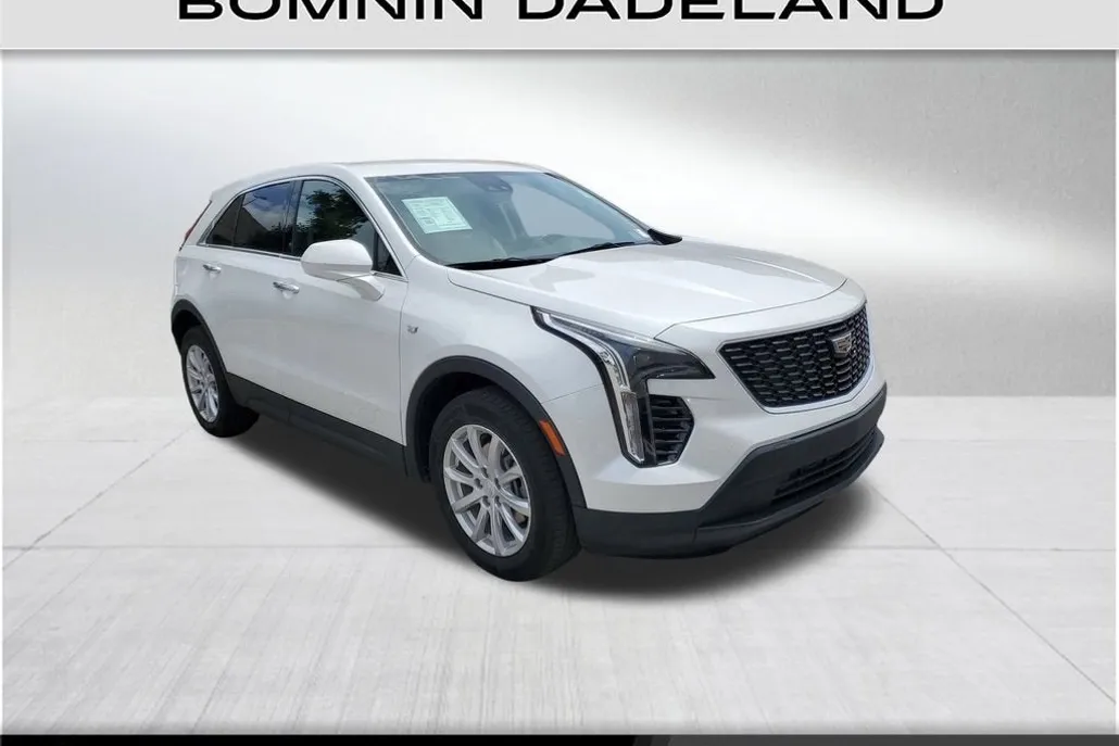 2022 Cadillac XT4 Luxury photo 1