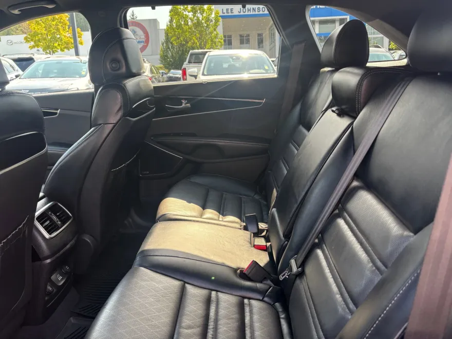 2017 Kia Sorento SX Limited photo 1