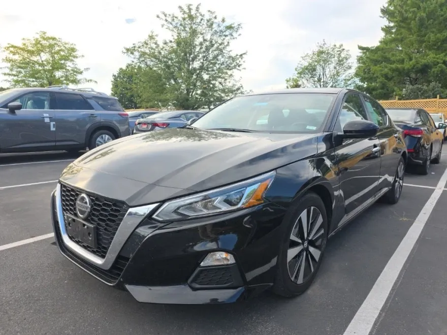 2022 Nissan Altima SV photo 1