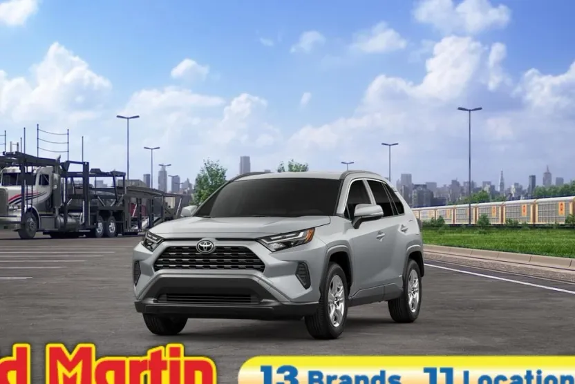 2025 Toyota RAV4 Hybrid XLE photo 1