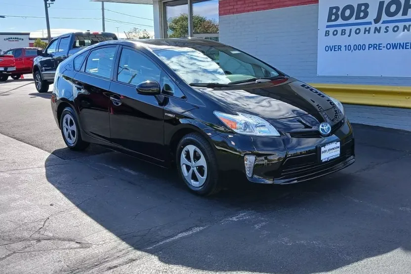 2013 Toyota Prius Two photo 1