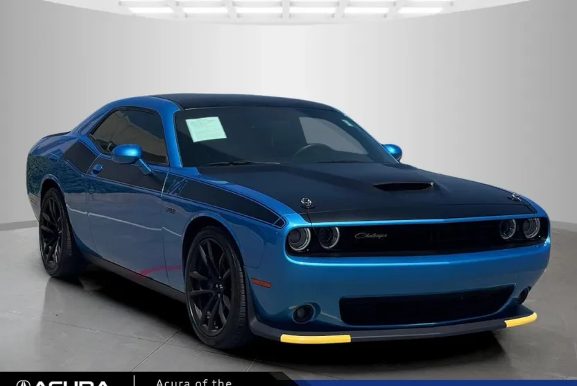 2023 Dodge Challenger R/T Scat Pack photo 1