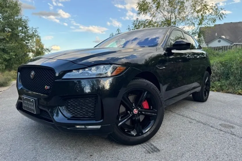 2020 Jaguar F-PACE S photo 1