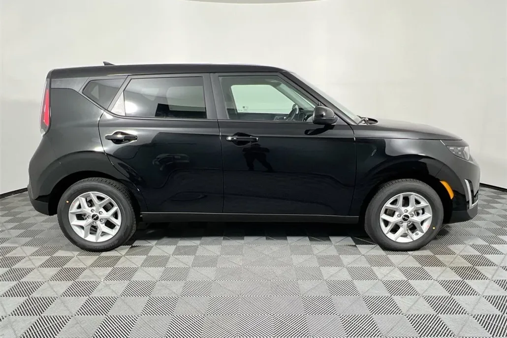 2025 Kia Soul S photo 1