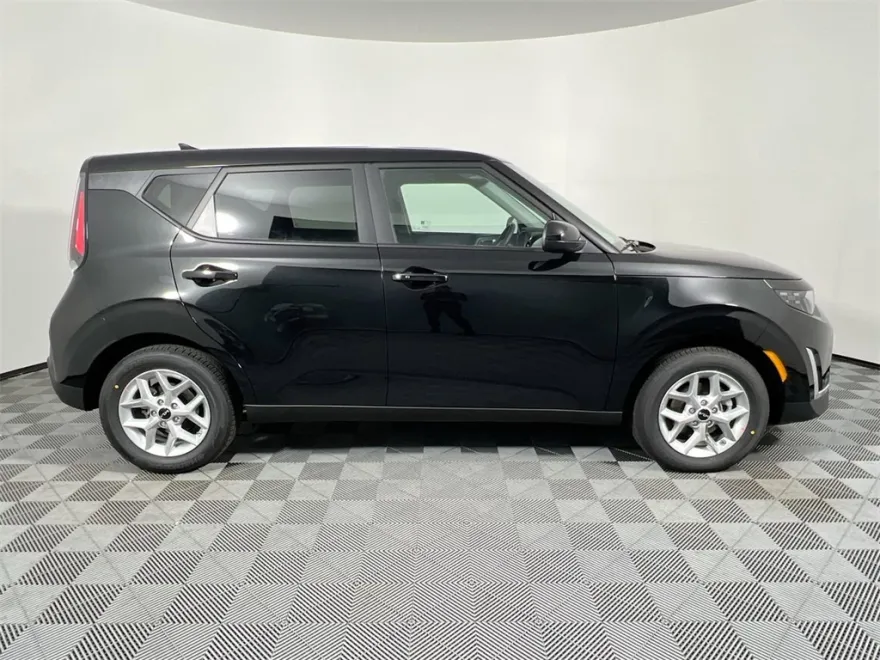 2025 Kia Soul S photo 1