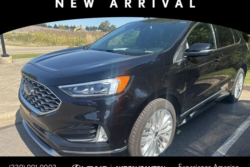 2021 Ford Edge Titanium photo 1