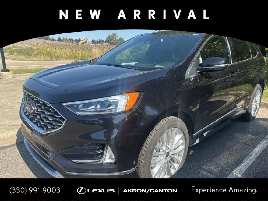 2021 Ford Edge Titanium photo 1
