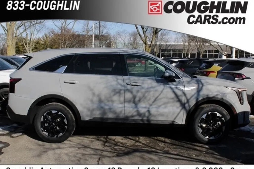 2025 Kia Sorento S photo 1