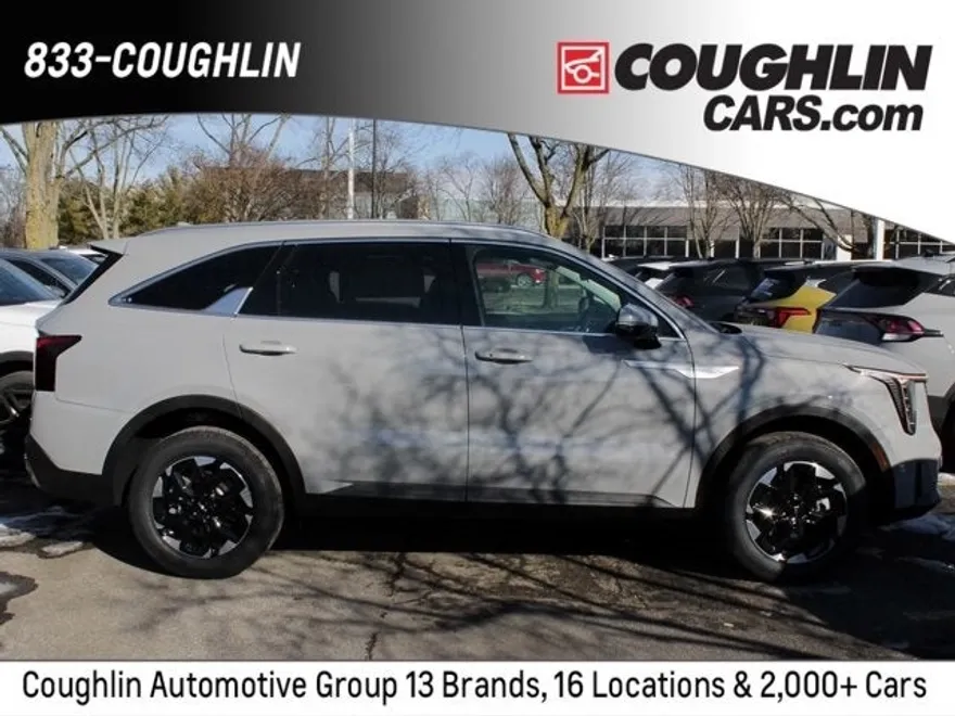 2025 Kia Sorento S photo 1