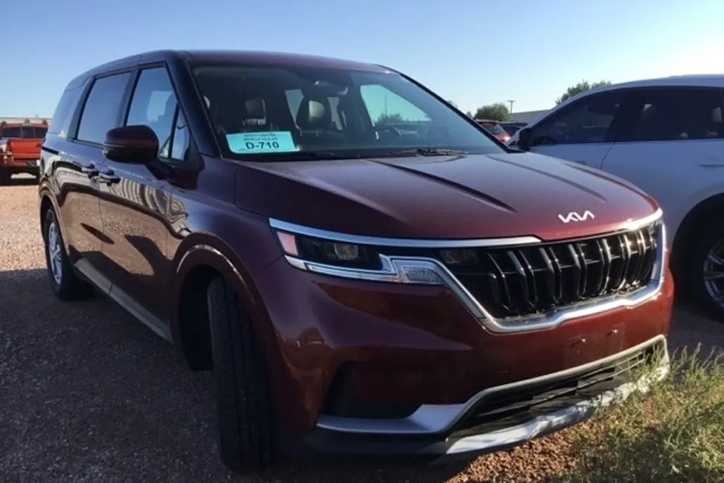 2022 Kia Carnival LXS photo 1