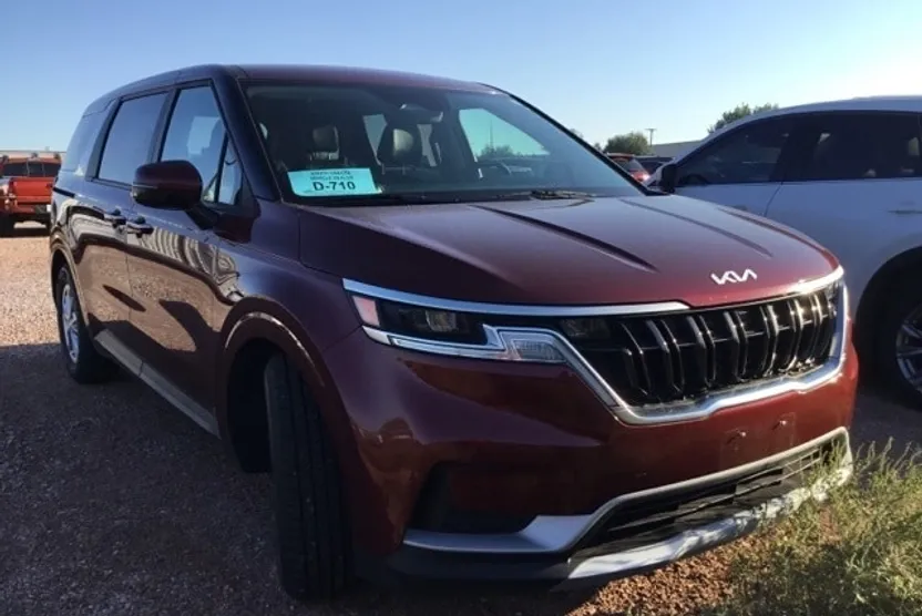 2022 Kia Carnival LXS photo 1