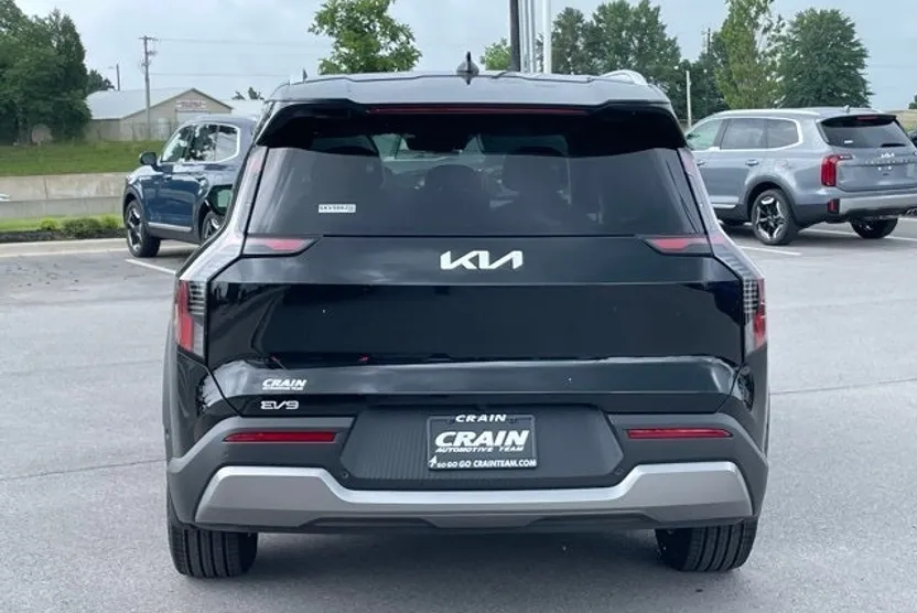 2026 Kia EV9 Wind photo 1