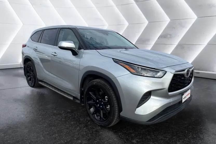 2022 Toyota Highlander L photo 1
