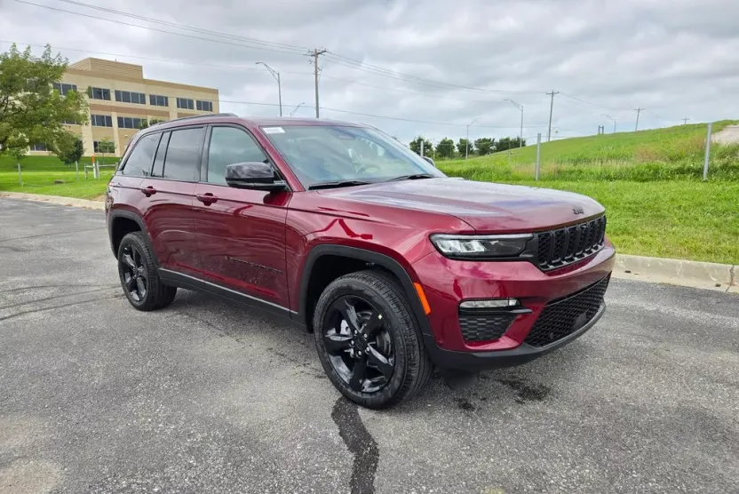 2025 Jeep Grand Cherokee Limited photo 1