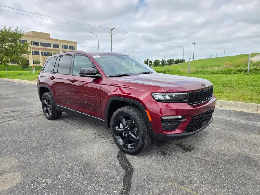 2025 Jeep Grand Cherokee Limited photo 1