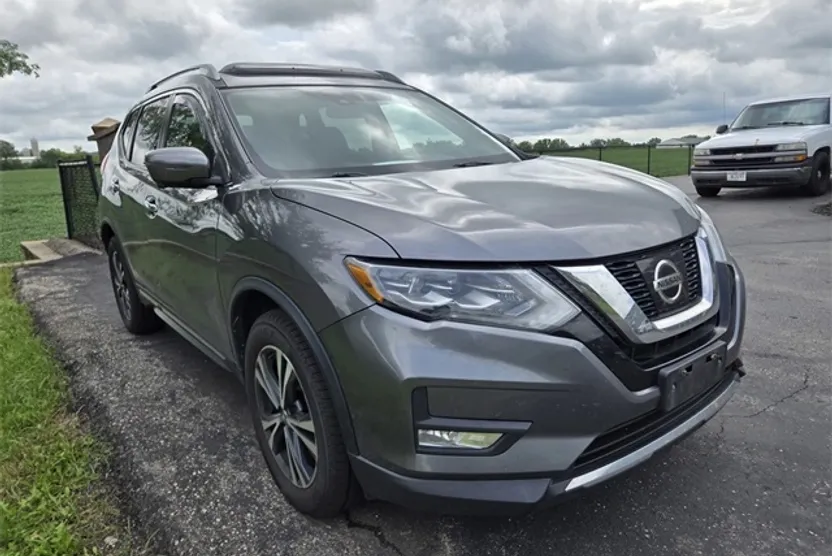 2017 Nissan Rogue SL photo 1