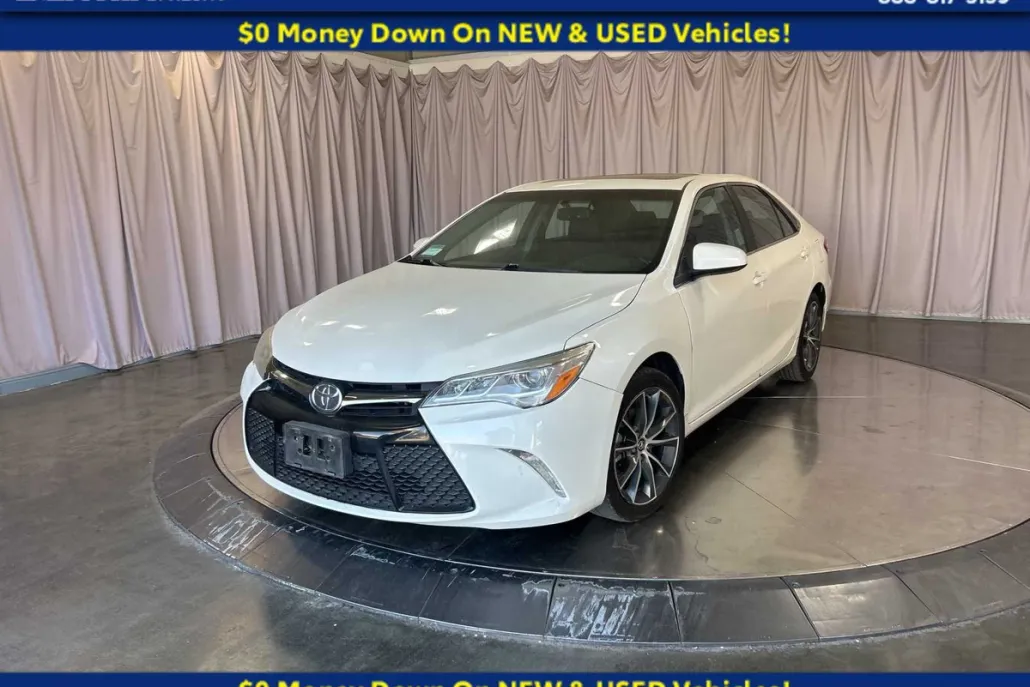 2015 Toyota Camry XSE V6 photo 1