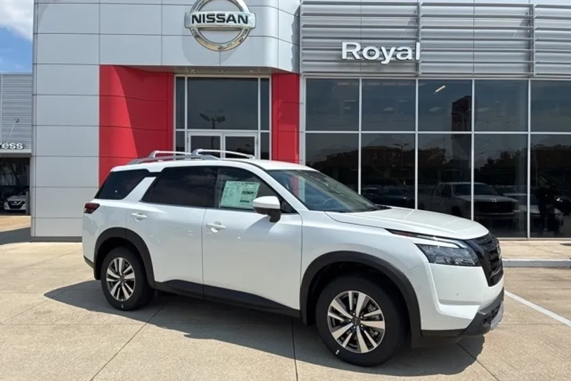 2025 Nissan Pathfinder SL photo 1