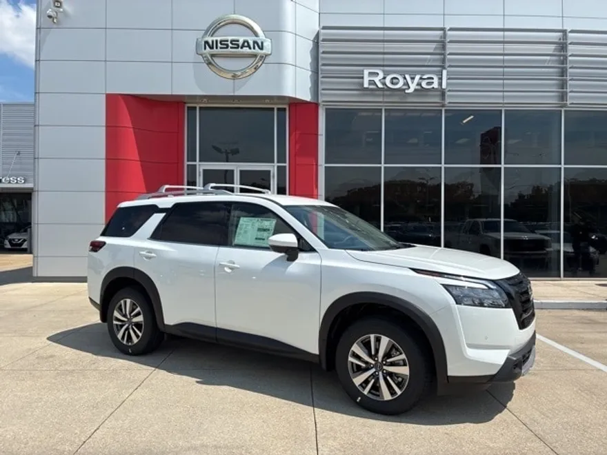 2025 Nissan Pathfinder SL photo 1
