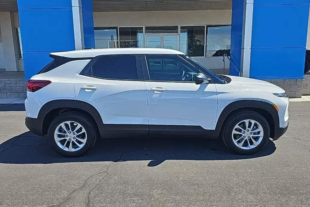 2026 Chevrolet Trailblazer LS photo 1