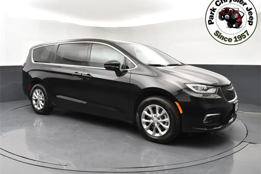 2025 Chrysler Pacifica photo 1