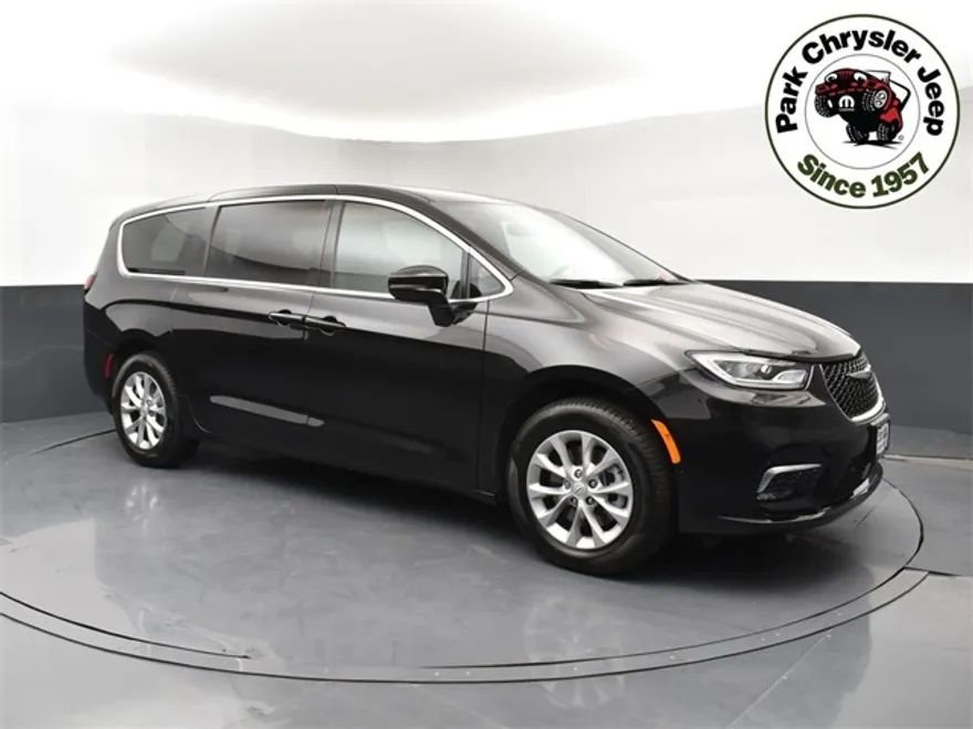 2025 Chrysler Pacifica photo 1