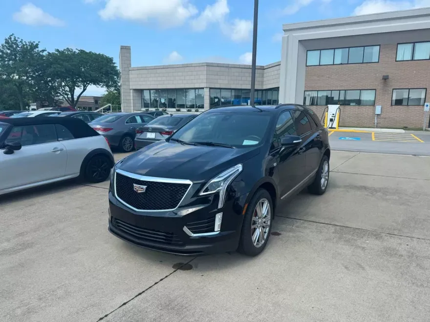 2022 Cadillac XT5 Sport photo 1