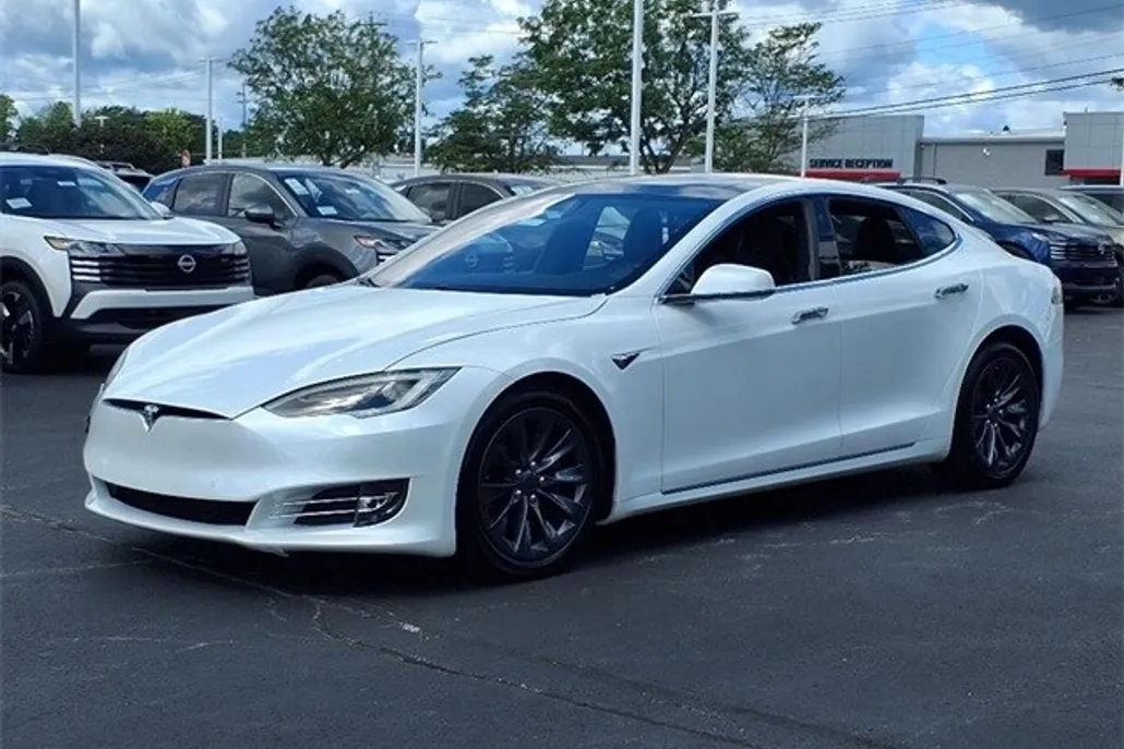 2017 Tesla Model S photo 1