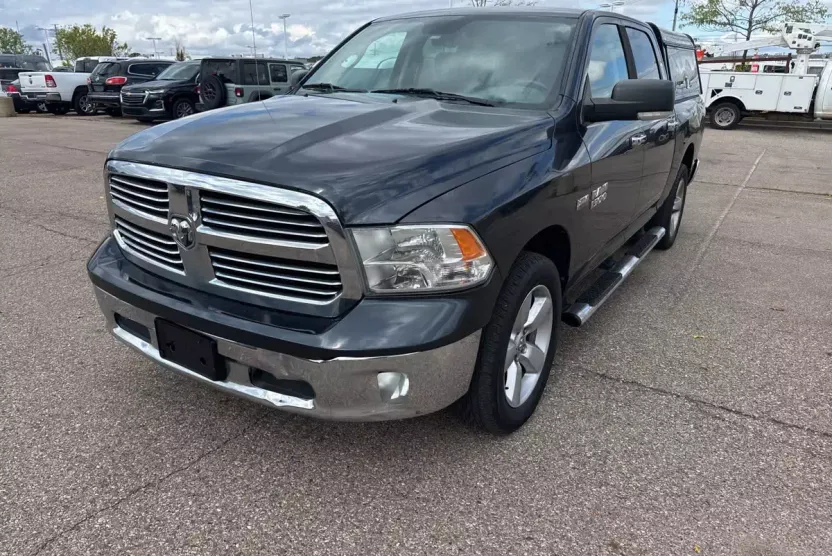 2016 Ram 1500 SLT photo 1