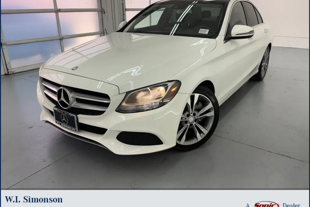 2016 Mercedes Benz C 300 Sedan photo 1