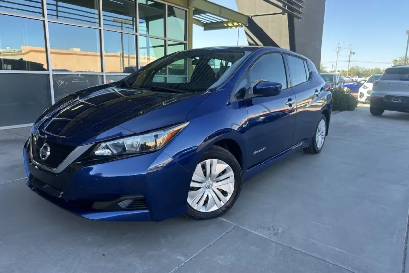 2019 Nissan Leaf S photo 1